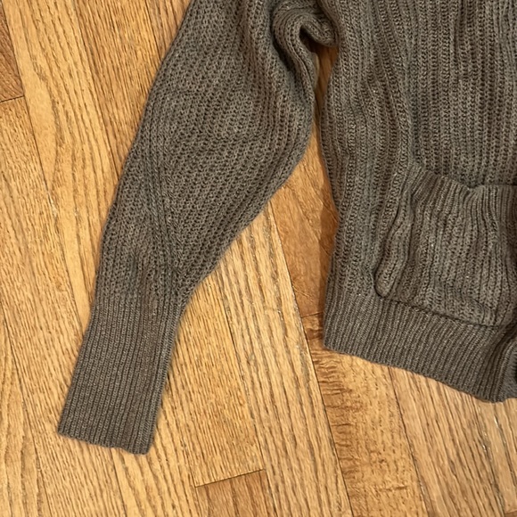 Shein sweater size small. Like new condition - Picture 2 of 5